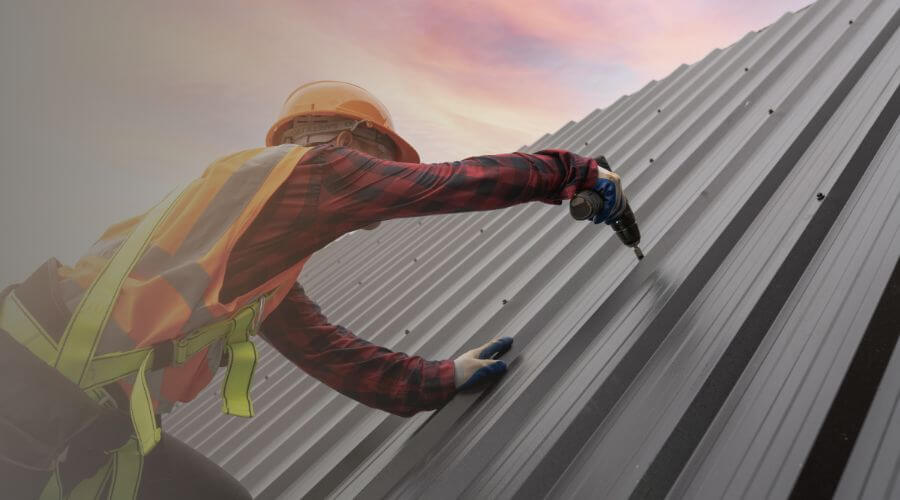 Professional gutter cleaning in Oakfield, WI